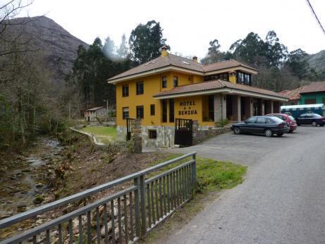 Hotel Benzua Villanueva de Ardisana Zewnętrze zdjęcie