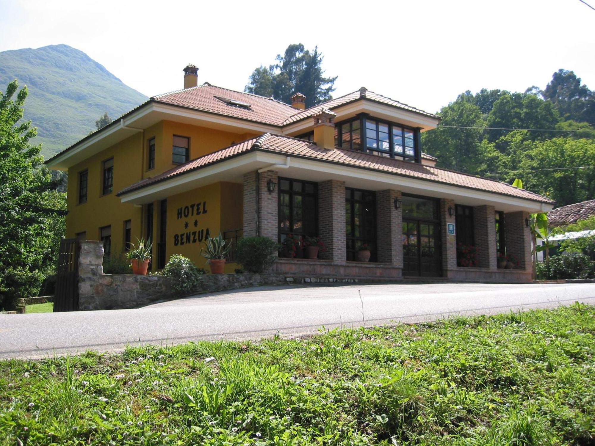 Hotel Benzua Villanueva de Ardisana Zewnętrze zdjęcie